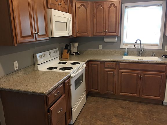 4th image of 2728 Charlton Ln