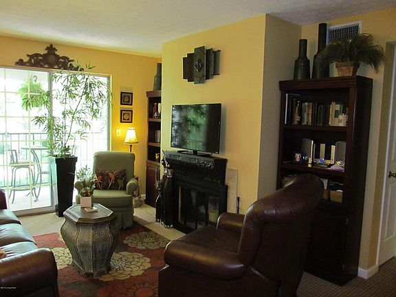 2nd image of 3305 Colonial Manor Cir #3-5B