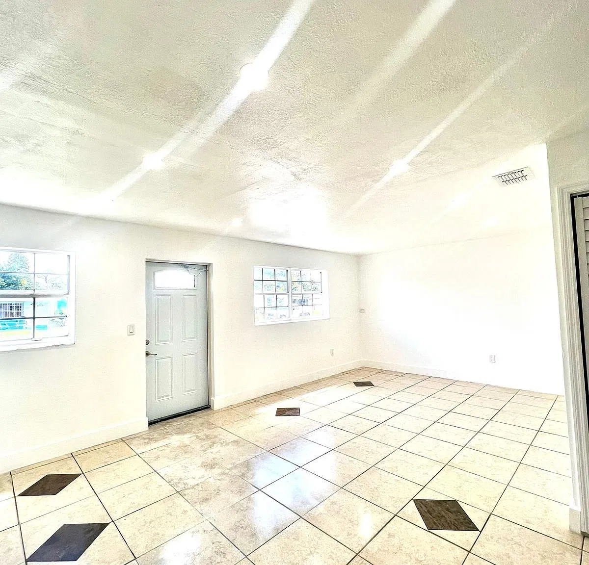 NW 34th Ave, Miami Gardens — Photo 4