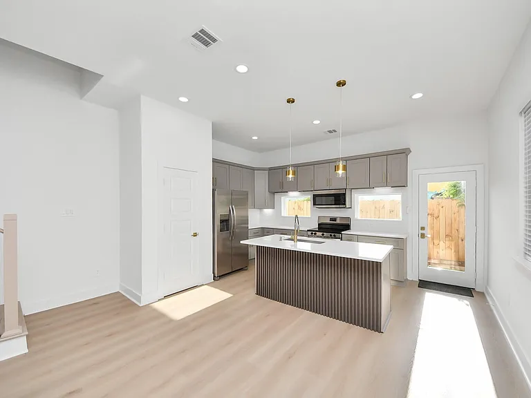 8601 Amadwe St #B — Photo 12