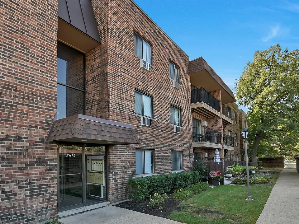 3527 E Central Rd #301