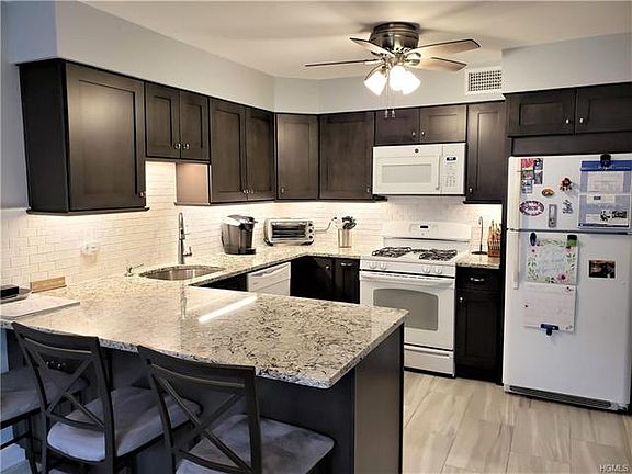 4th image of 26 E Heritage Dr