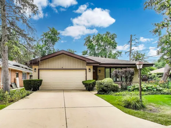 8015 W Church Ter, Niles, IL 60714