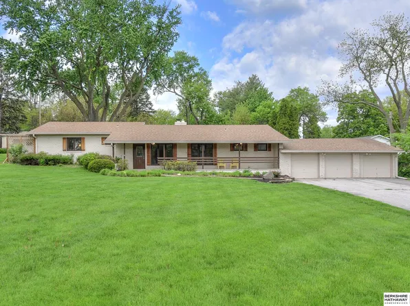 2416 N 102nd St, Omaha, NE 68134