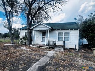 701 W May St, Yoakum, TX 77995