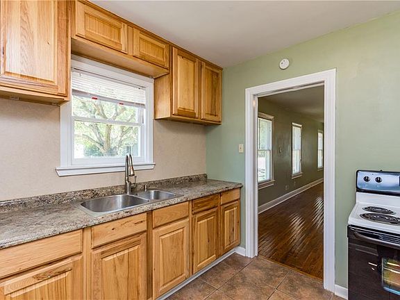 3rd image of 2801 Austin St #A