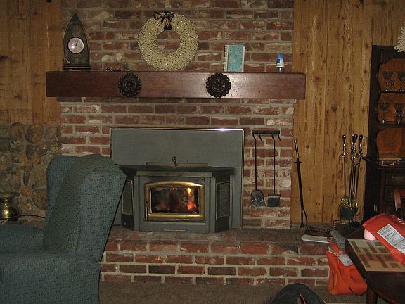 3rd image of 825 Julie Ln