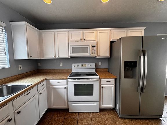 5th image of 1292 E Clifton Ave