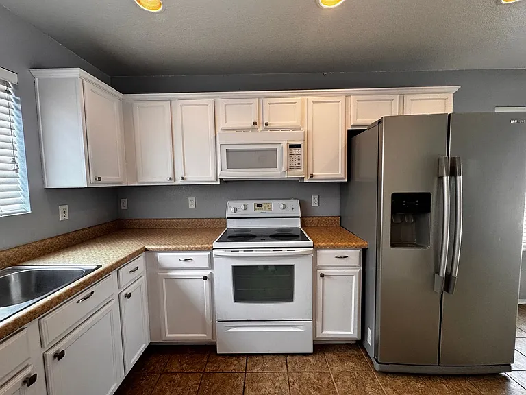 1292 E Clifton Ave — Photo 5