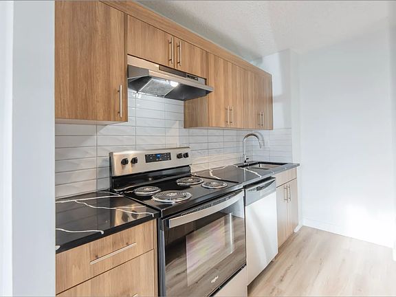 5th image of 1228 13th Ave SW #302