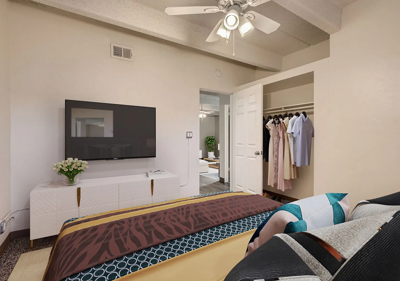 Julian Square Apartments — Photo 4