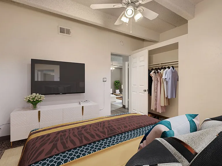 Julian Square Apartments — Photo 9