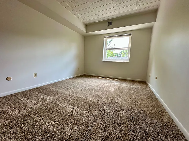 360 Maryland Ave — Photo 36