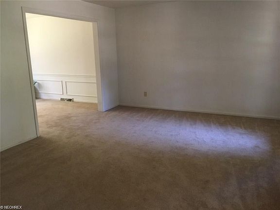 5th image of 410 Chatsworth Ln