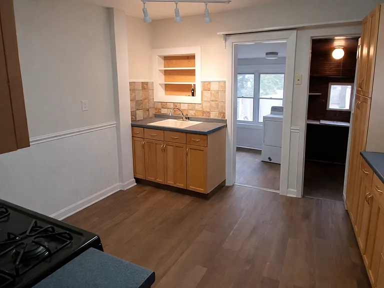 1 Maple Ave — Photo 4