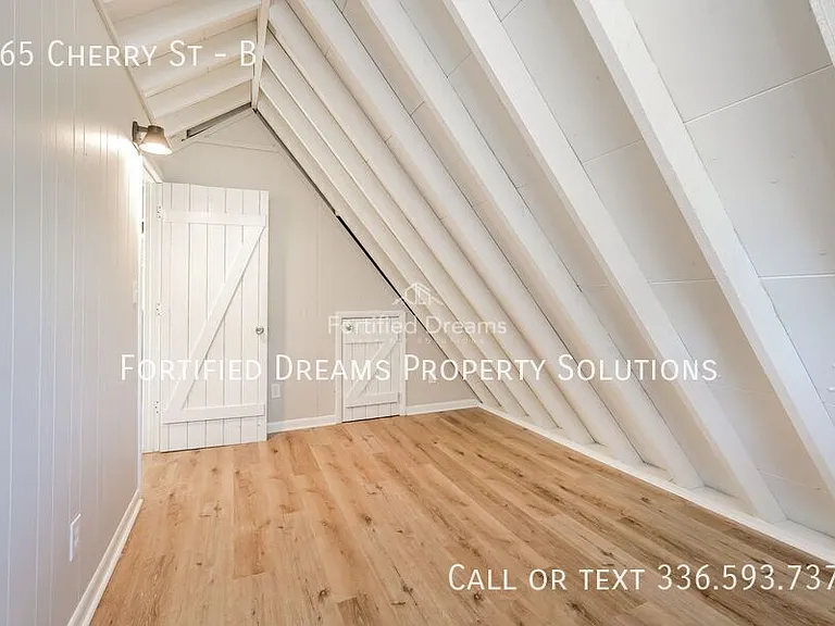 165 Cherry Ln #B — Photo 13