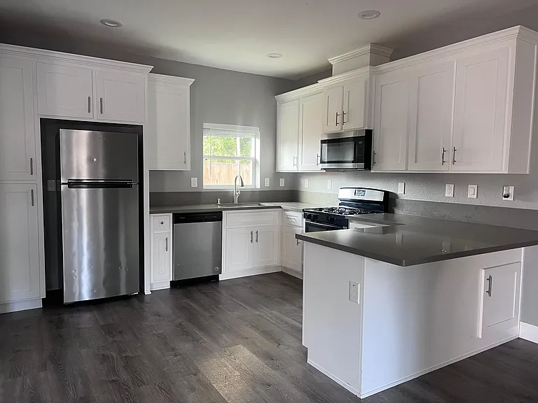 463 Peralta Ave — Photo 6