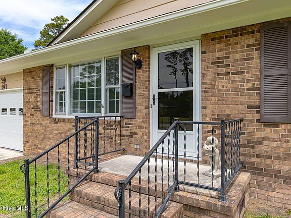 3rd image of 921 Harrell Drive