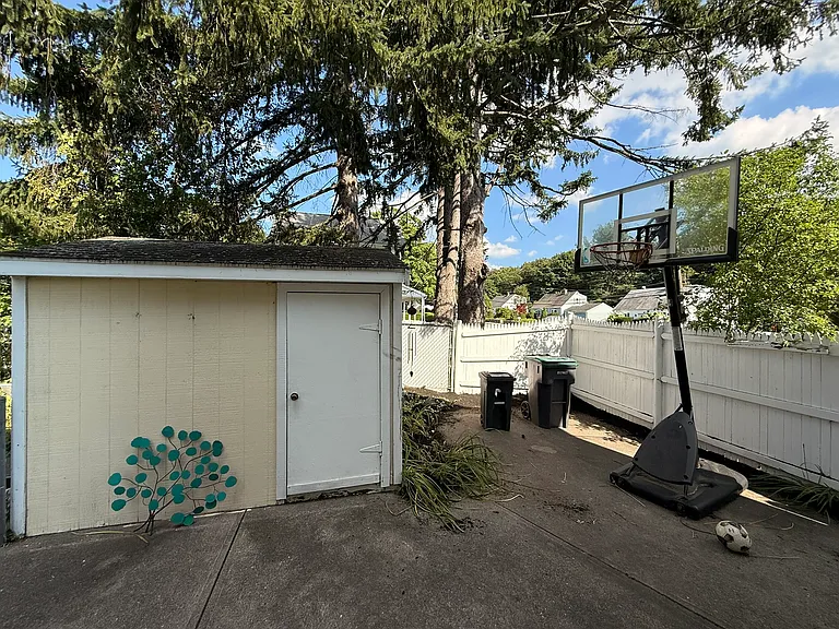 16 Pine St — Photo 31