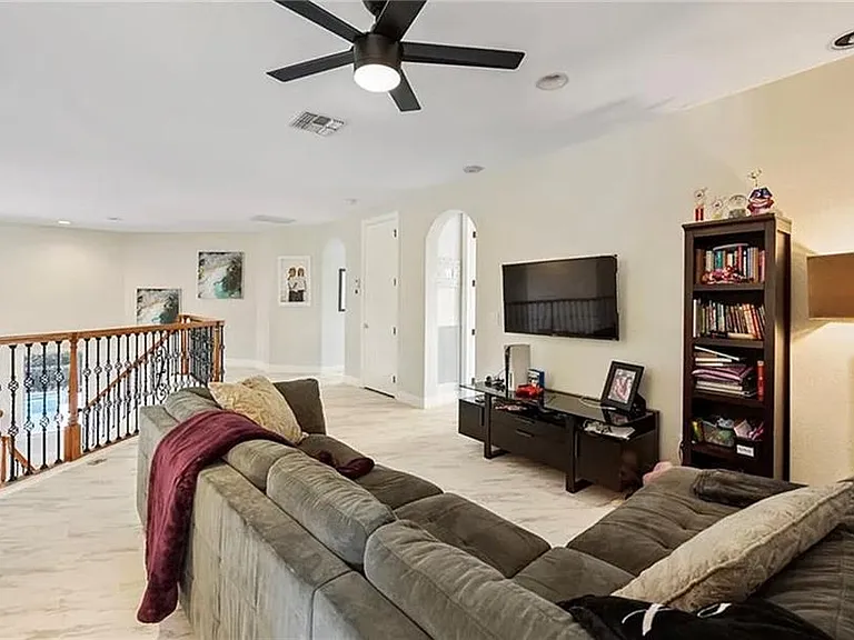 19396 La Serena Dr — Photo 27