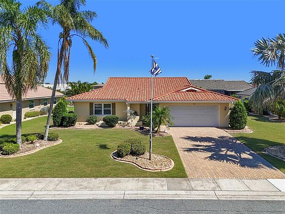 3rd image of 706 Plumbrook Rd