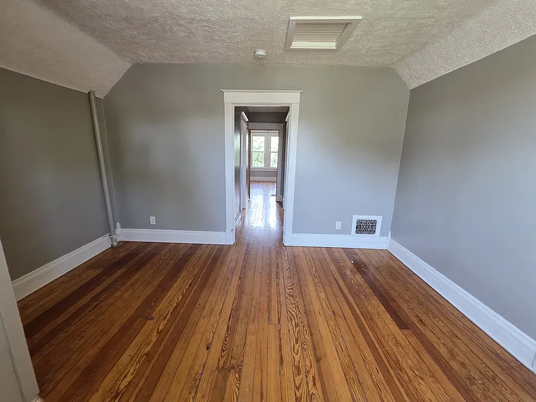 1125 Claremont St — Photo 8