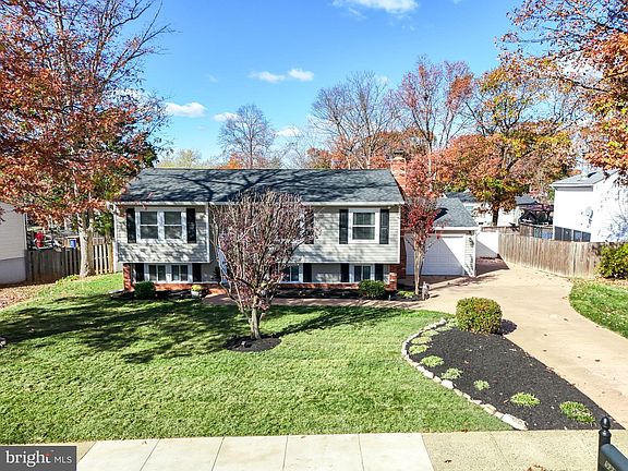 3rd image of 9297 Thornwood Ln