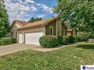 15655 Fountain Hills Dr, Omaha, NE 68118