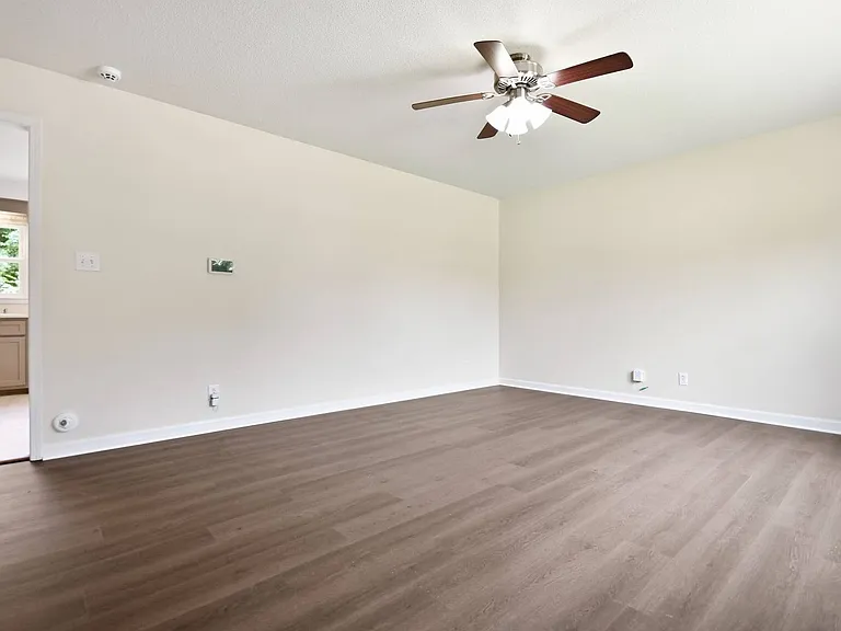 1500 Sunshine Dr — Photo 2
