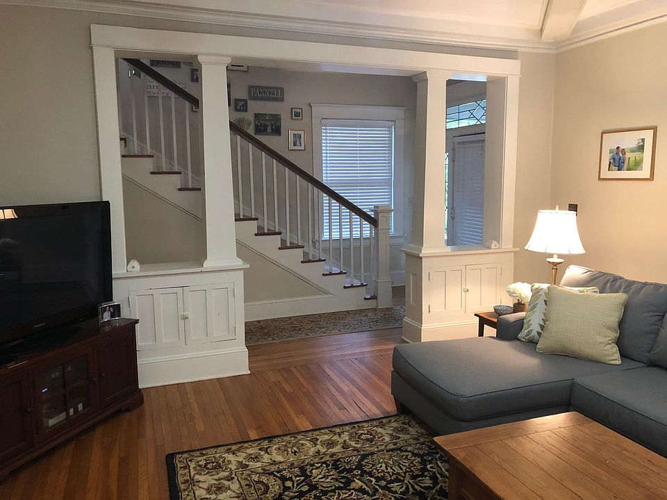 2nd image of 652 Linwood Ave NE