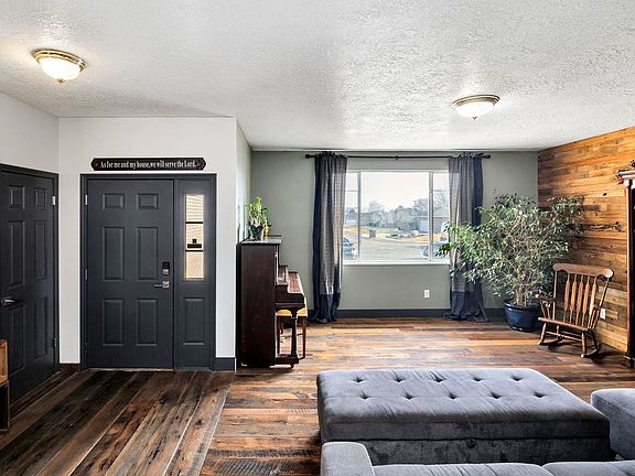 3rd image of 9766 S Pendleton Way