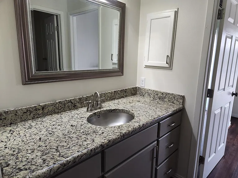 2313 Longview St #205 — Photo 7