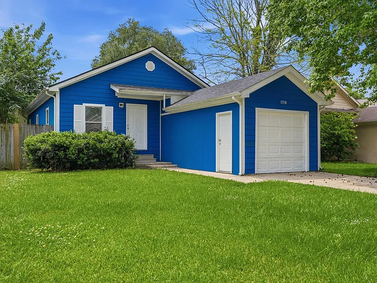 11730 Greenglen Dr — Photo 3