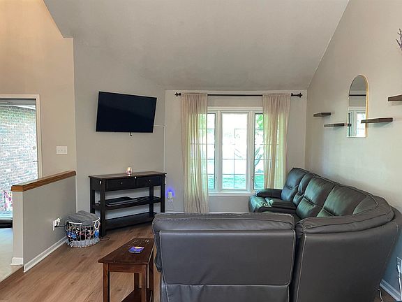 2nd image of 3009 N Ridgecrest Dr