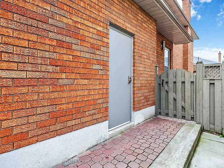 61 Gas Light Cres #BASEMENT — Photo 5