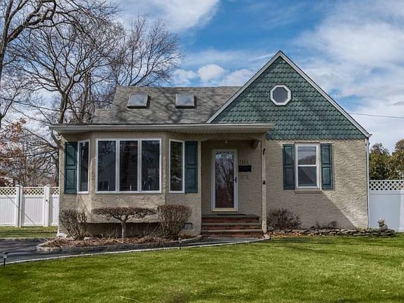 3rd image of 253 Curtin Ave