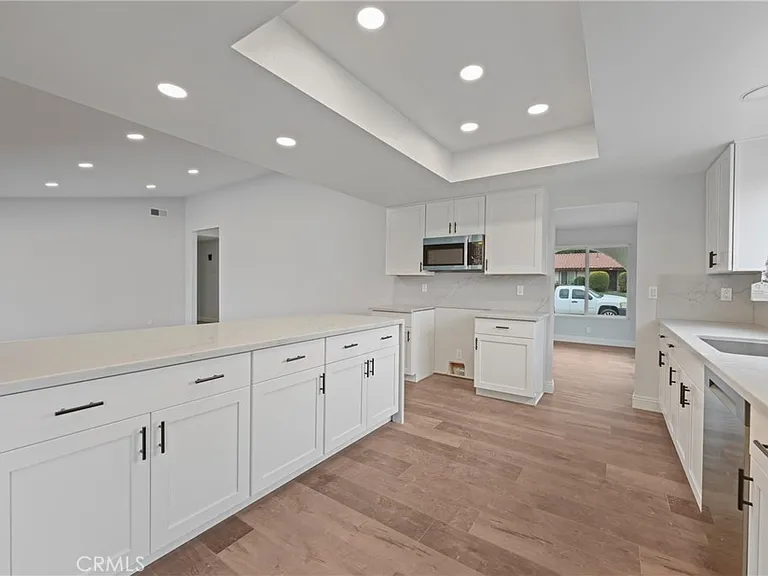 1624 Cordova Ave — Photo 4