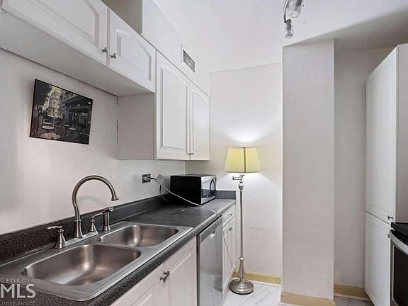 5th image of 300 Peachtree St NE APT 11I
