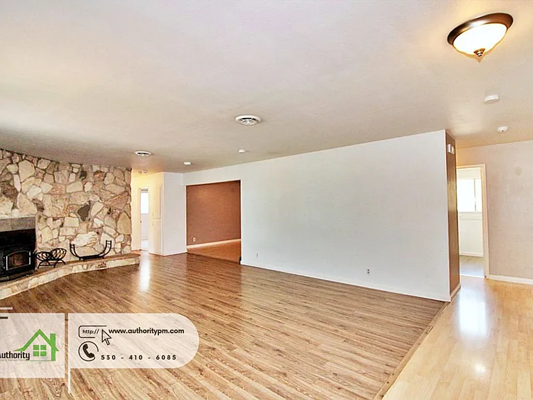 4548 Pensacola St — Photo 6
