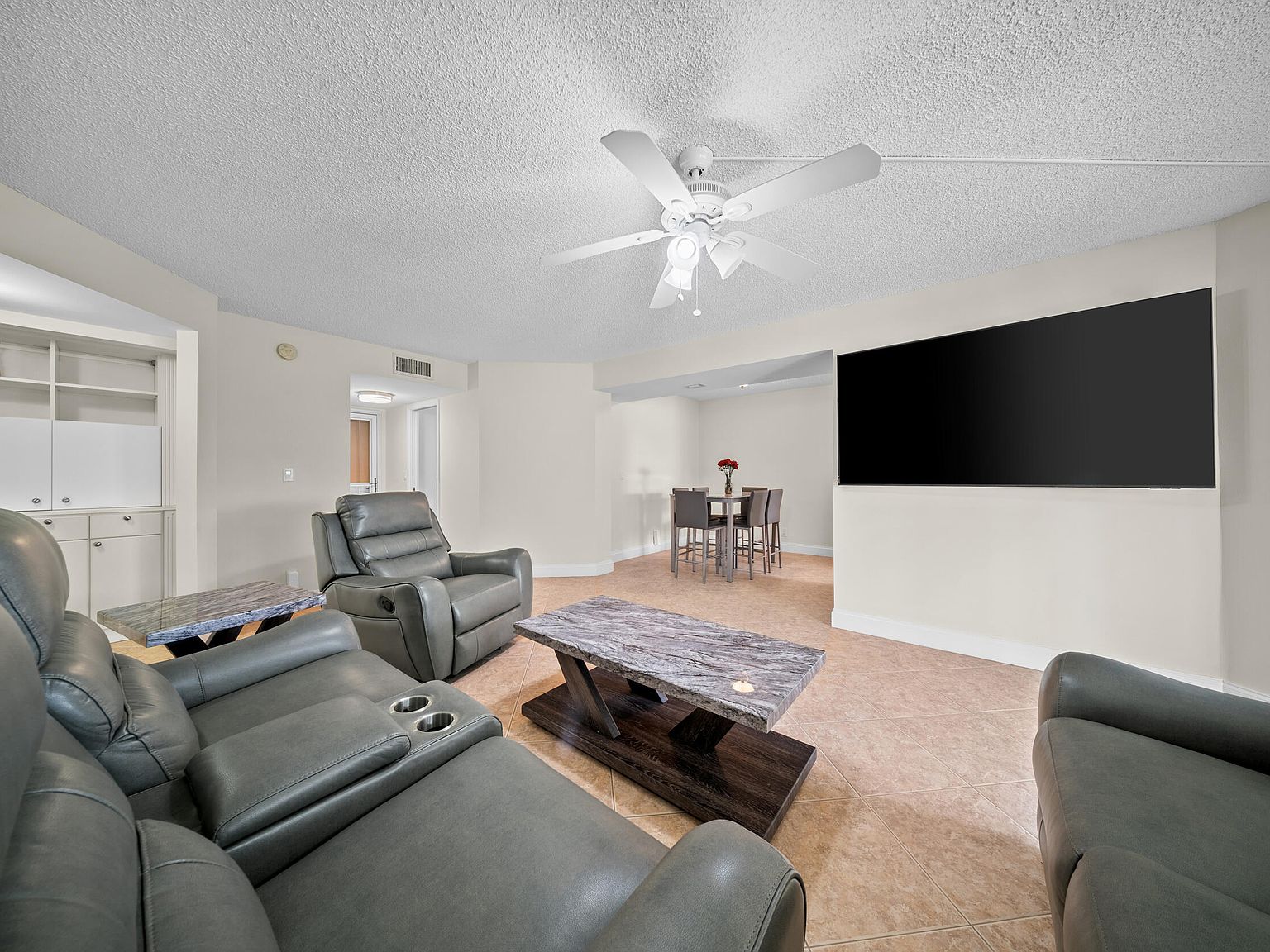 3959 Via Poinciana #203