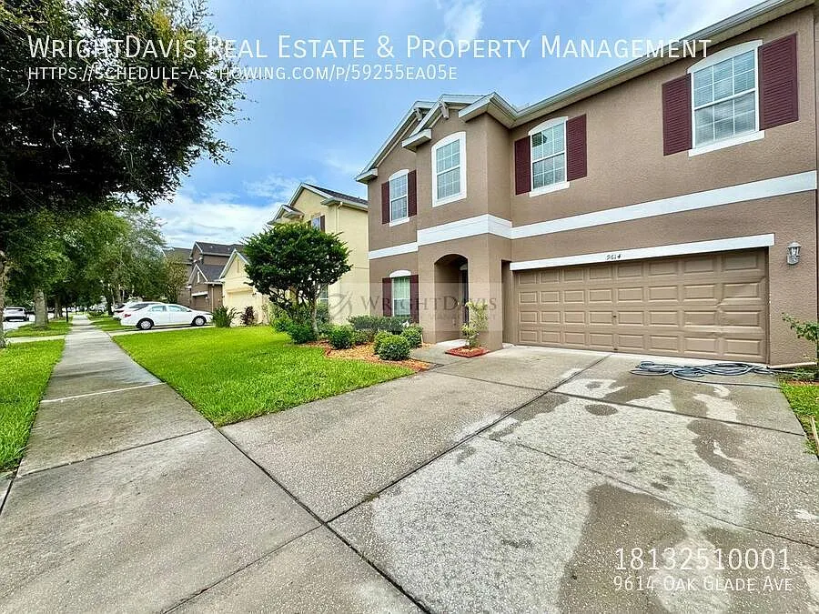 Beautiful 4/2.5 Townhome in Desirable Live Oak Community — Photo 4