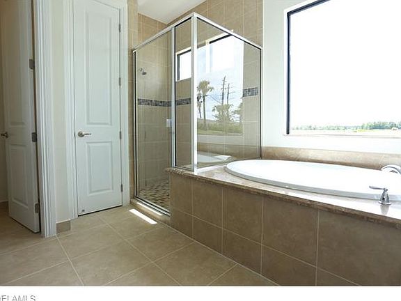 4th image of 9224 Woodhurst Dr
