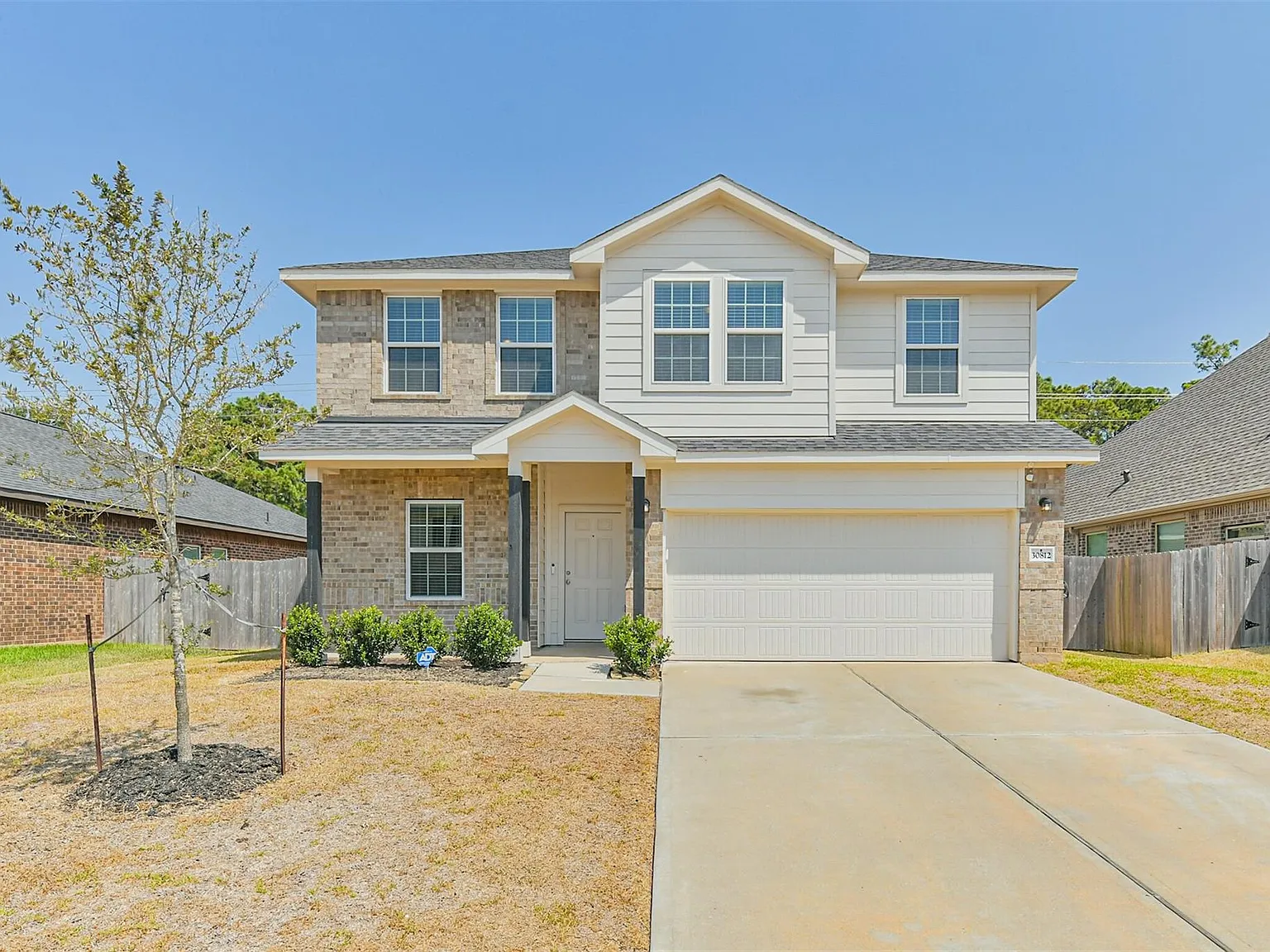 4 bed, 2.5 bath, 2573 sqft, $2,400 — Photo 1