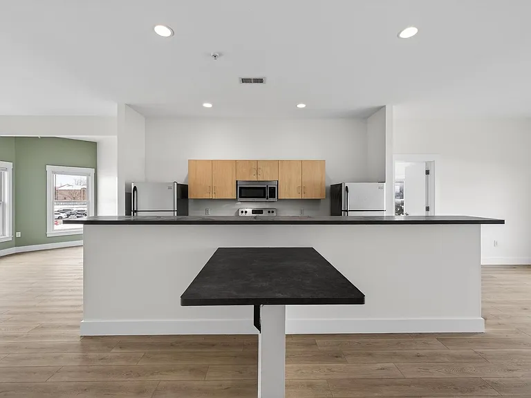 116 E 3rd St — Photo 31