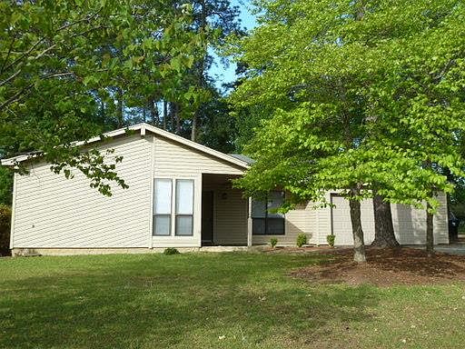 1st image of 215 Oakridge Dr