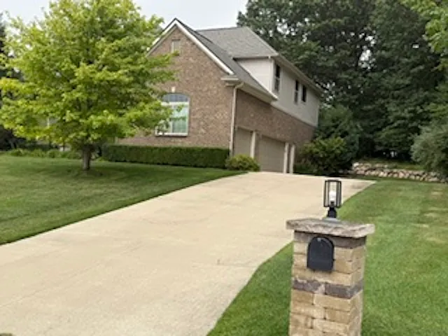4 bed, 4.5 bath, 4400 sqft, $6,000 — Photo 4