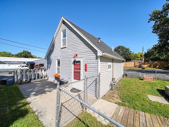 2nd image of 115 Seeley St