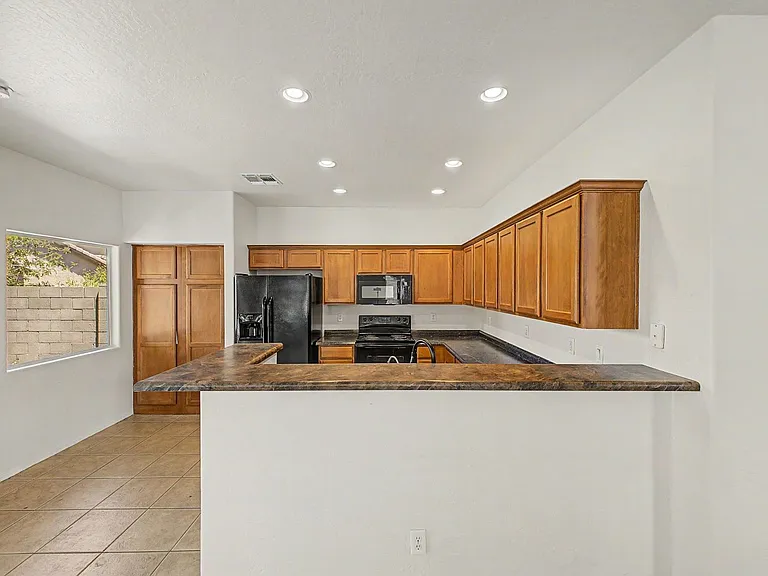 542 E Bartlett Way — Photo 8