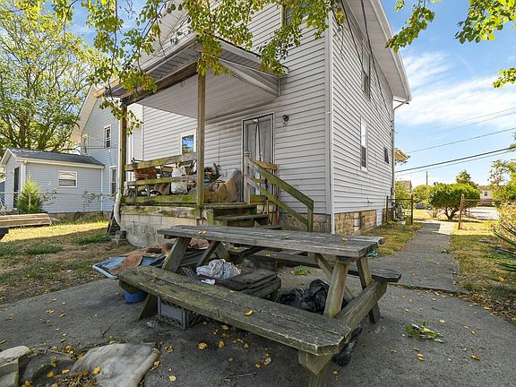 4th image of 1066 E 12th Ave