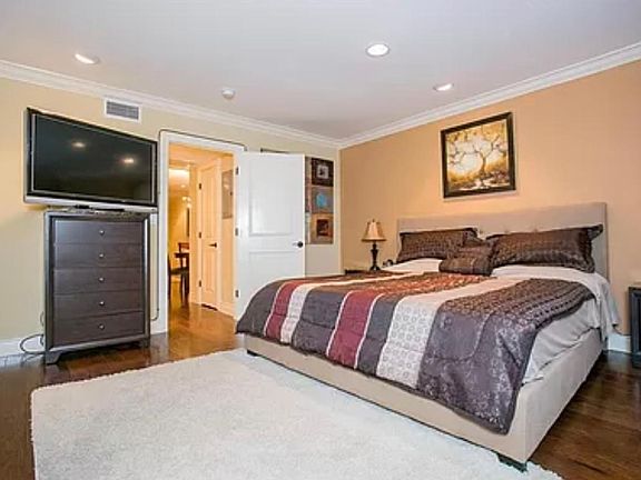 5th image of 505 W 7th St APT 306